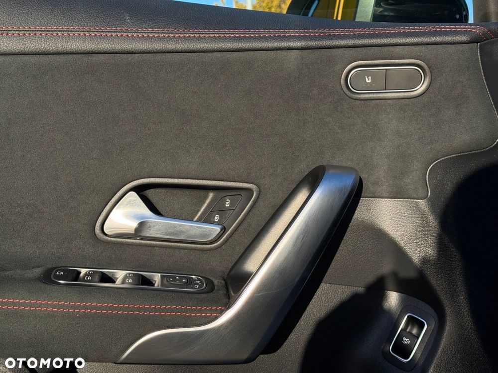 Mercedes-Benz CLA 220 mHEV 4-Matic AMG Line 8G-DCT - 14