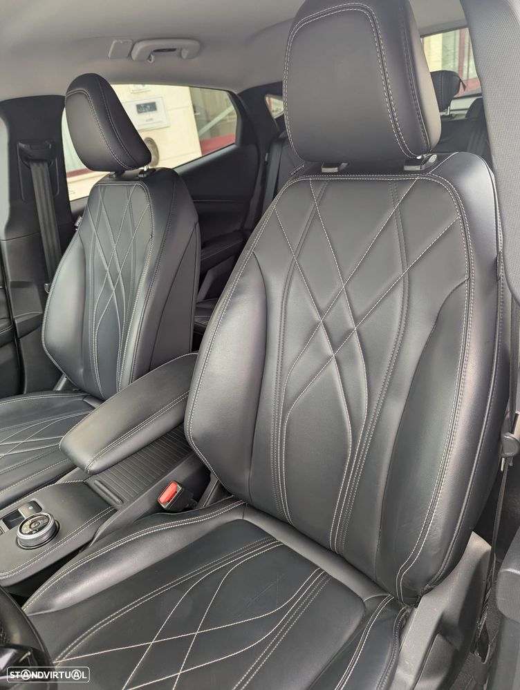 Ford Mustang Mach-E - 19