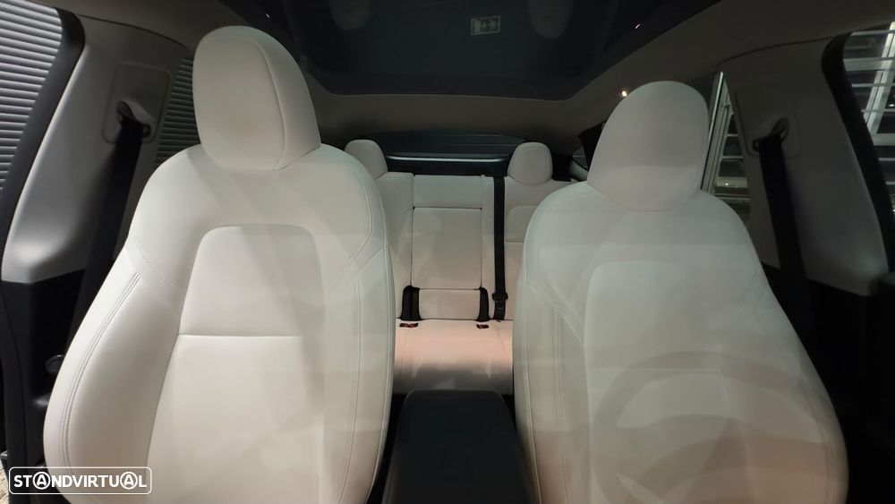 Tesla Model Y Long Range Dual Motor AWD - 36