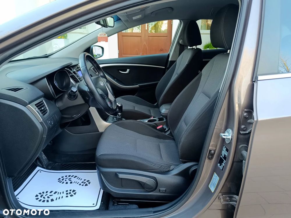 Hyundai i30 blue Kombi 1.6 CRDi Passion - 26