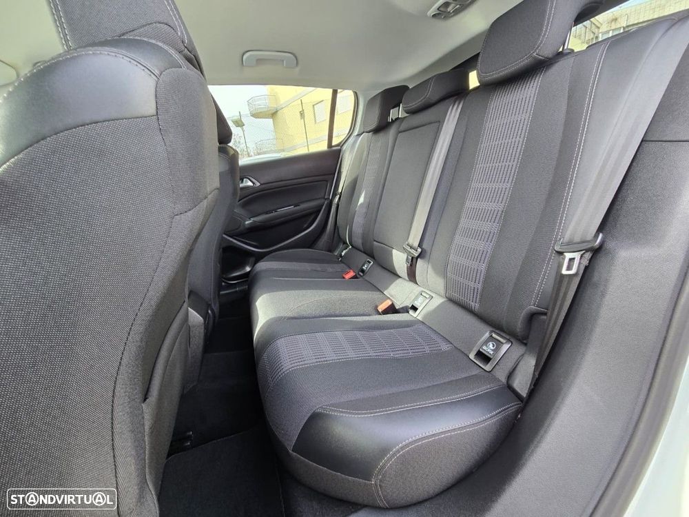 Peugeot 308 1.2 PureTech Style - 13