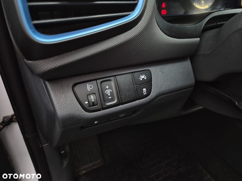 Hyundai IONIQ 1.6 GDI Premium - 26