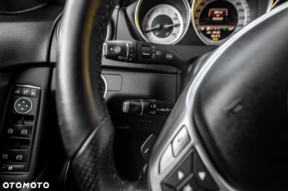 Mercedes-Benz Klasa C 250 CDI 4Matic 7G-TRONIC Avantgarde Edition - 26