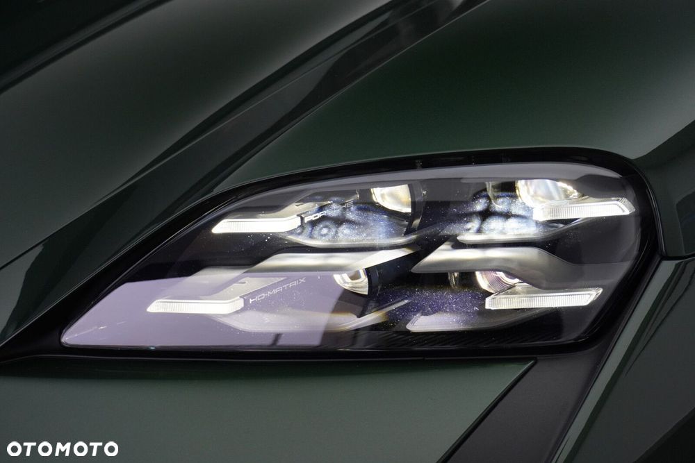 Porsche Taycan Turbo S - 8