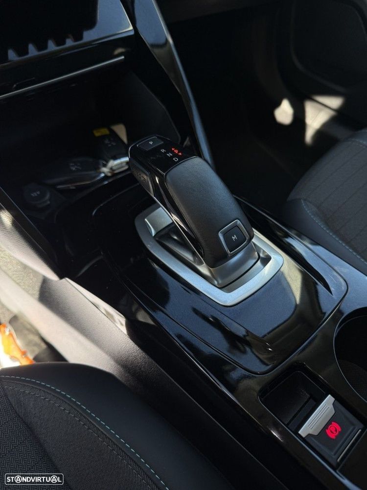 Peugeot 2008 1.2 PureTech Allure Pack EAT8 - 5