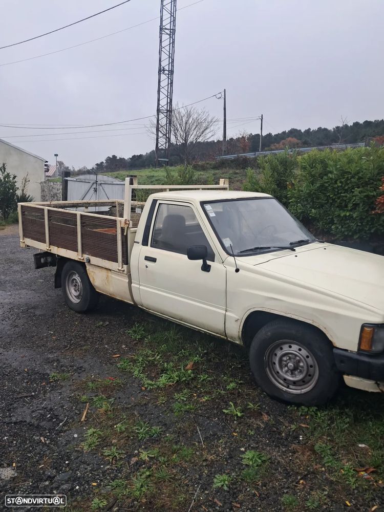 Toyota Hilux - 1