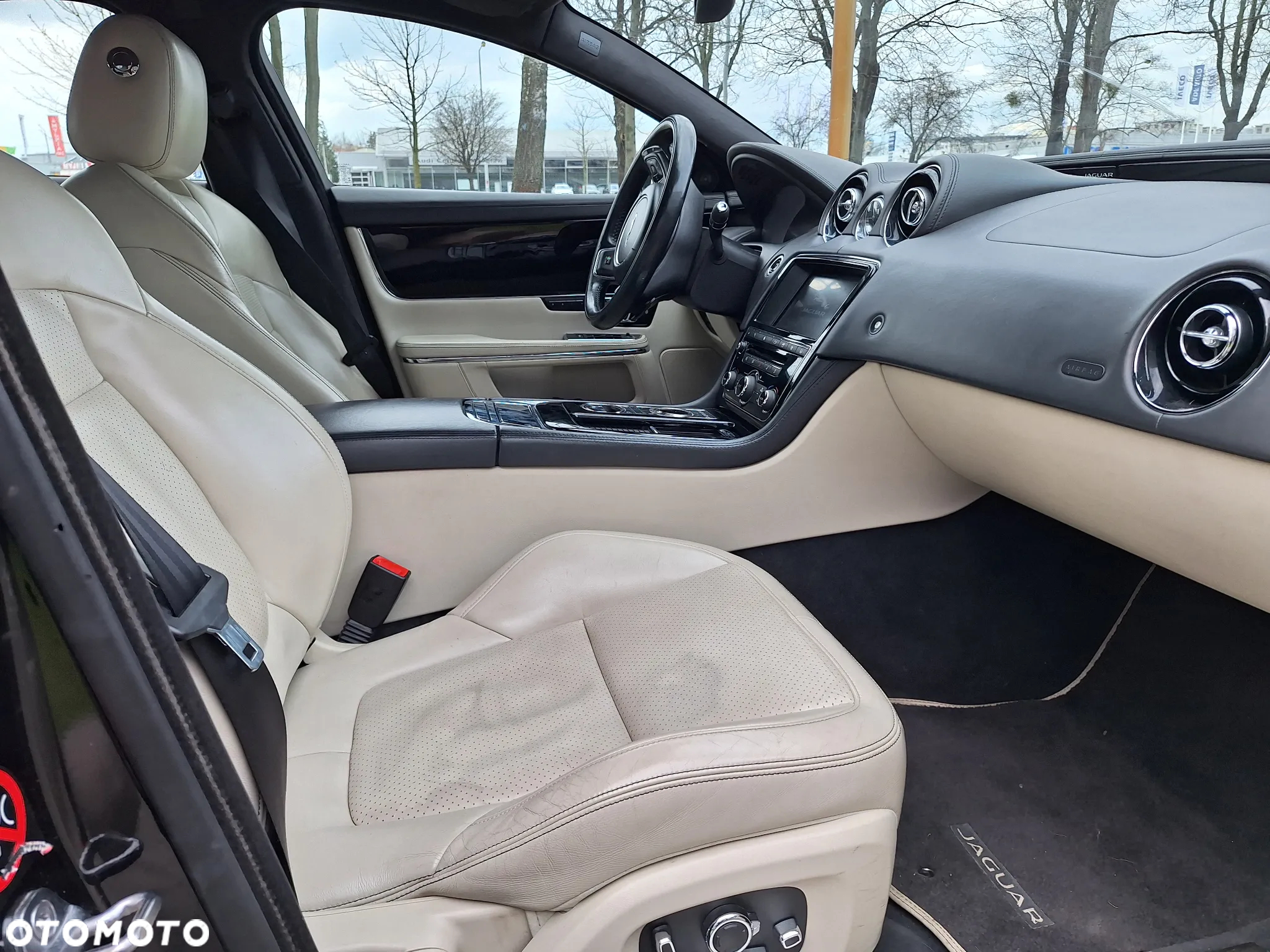 Jaguar XJ 3.0 D V6 R-Sport - 10