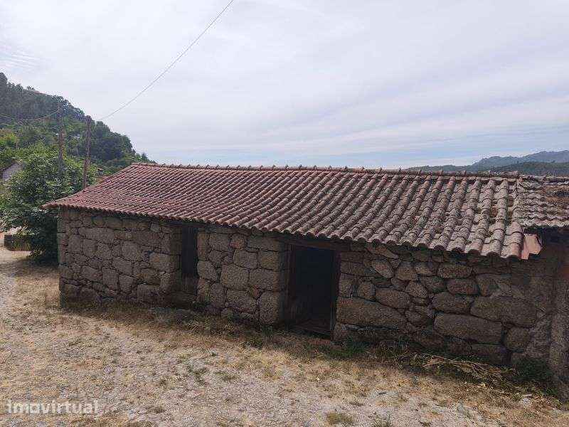 Casa em pedra para restaurar, com grande potencial - Grande imagem: 5/8