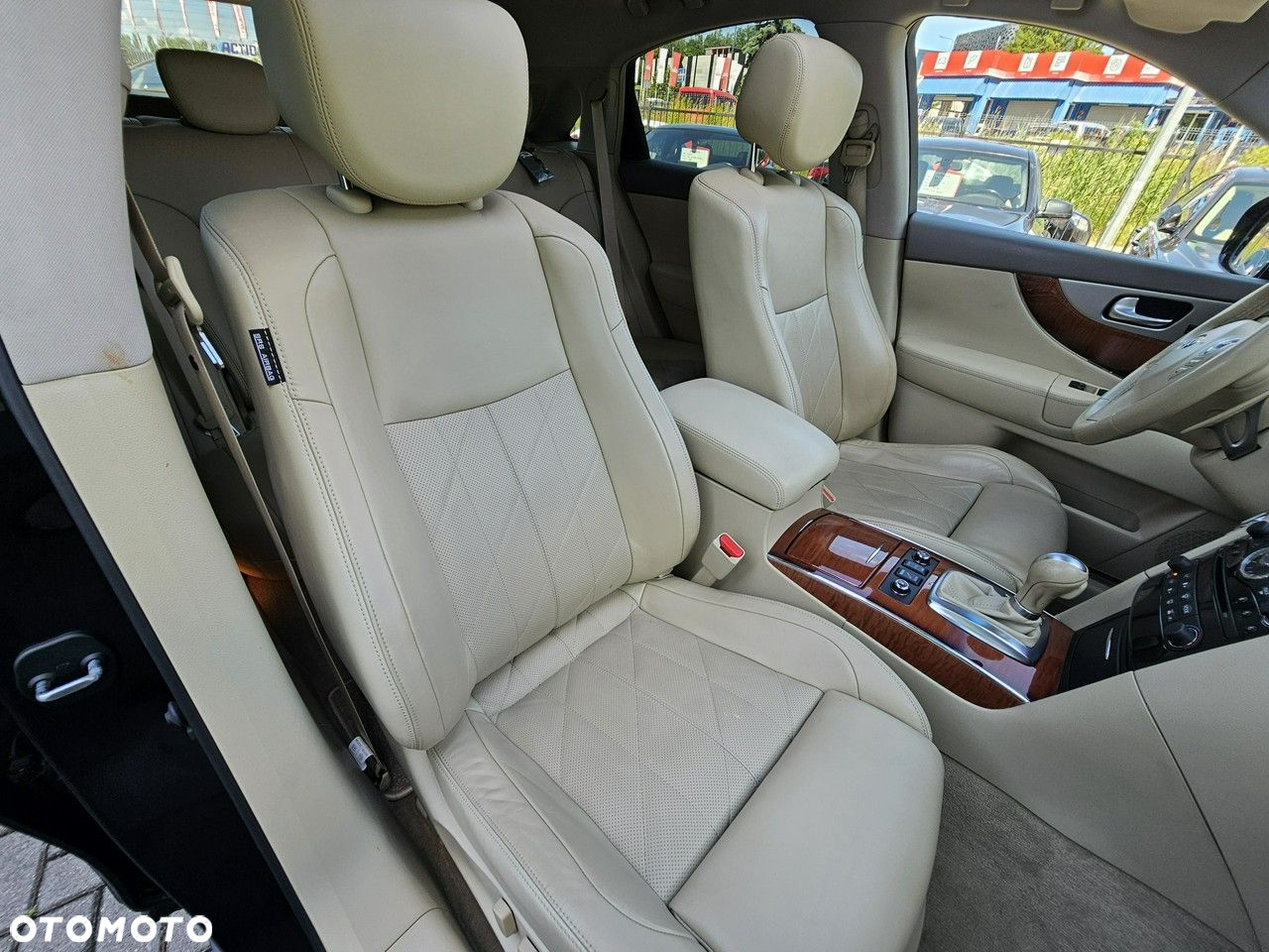 Infiniti QX70 - 9
