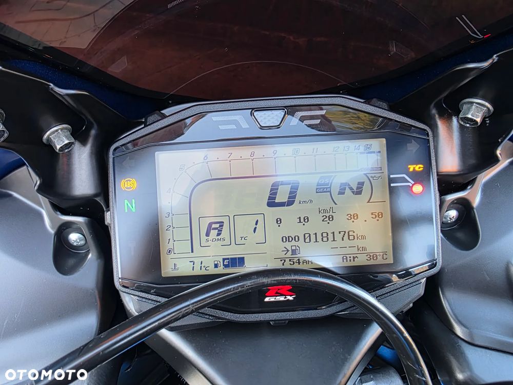 Suzuki GSX-R - 35