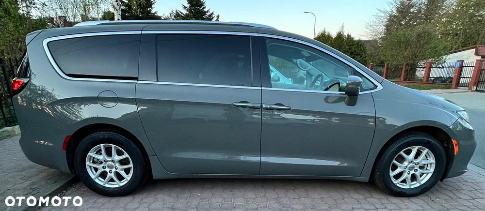 Chrysler Pacifica - 12