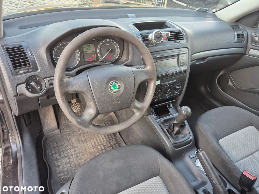 Skoda Octavia 1.6 Ambiente - 16