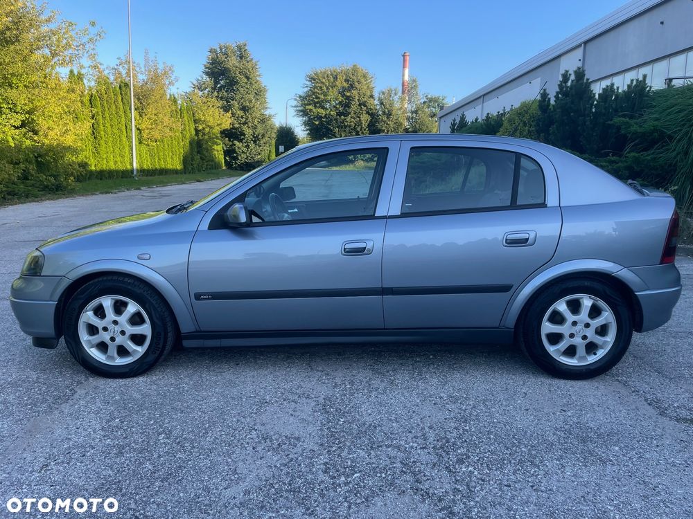Opel Astra 1.6 NJoy - 25