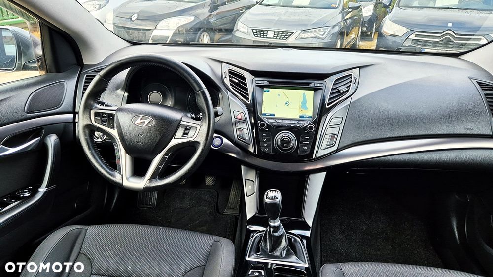 Hyundai i40 Kombi blue 1.6 Family+ - 33