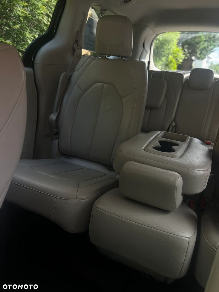 Chrysler Pacifica - 14