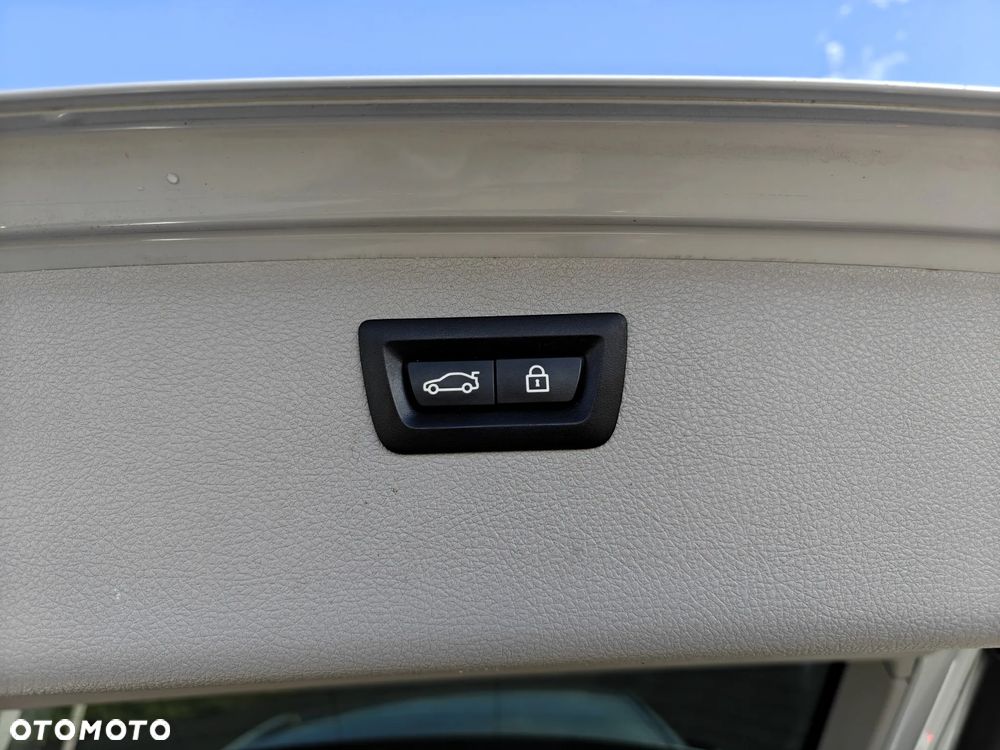 BMW Seria 3 320d Touring Sport Line - 19