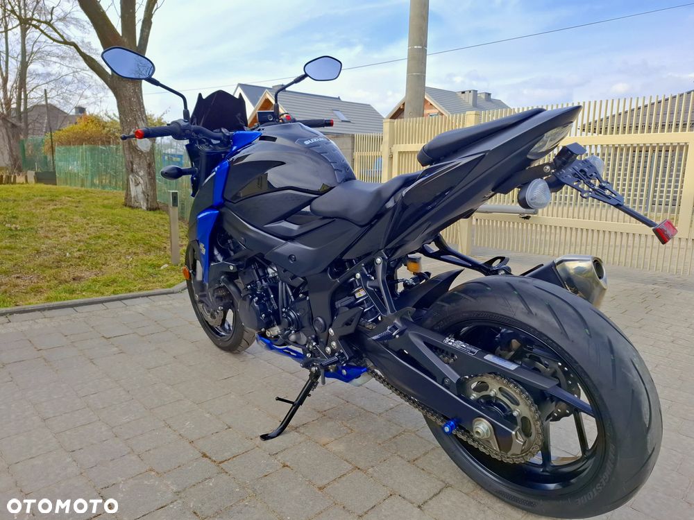 Suzuki GSX - 27