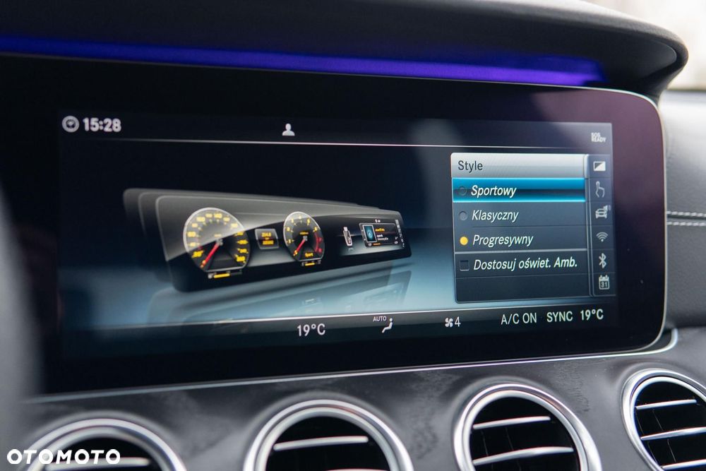 Mercedes-Benz Klasa E 220 d 4Matic 9G-TRONIC AMG Line - 24