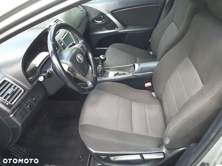 Toyota Avensis 1.8 Sol plus NAVI - 13