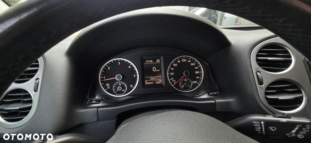 Volkswagen Tiguan 2.0 TDI DPF BlueMotion Technology Exclusive - 24