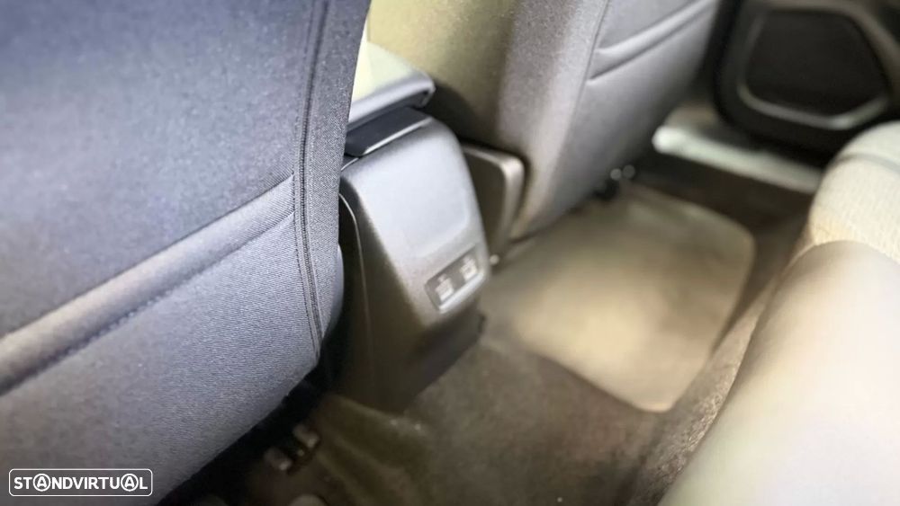 Peugeot e-2008 54 kWh Allure - 13