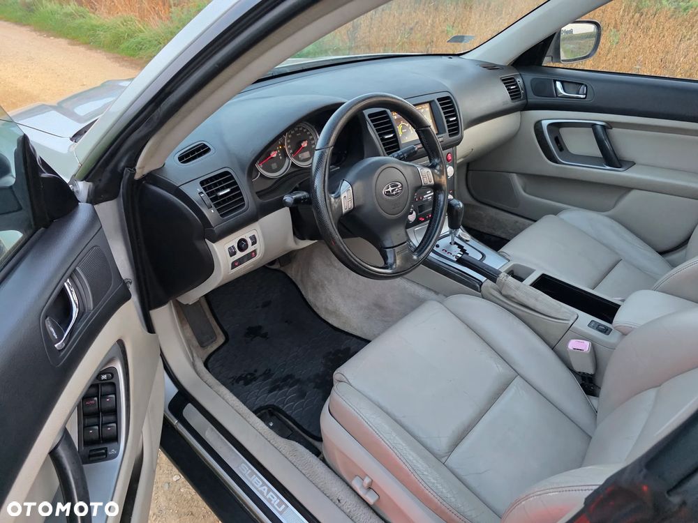 Subaru Outback - 12