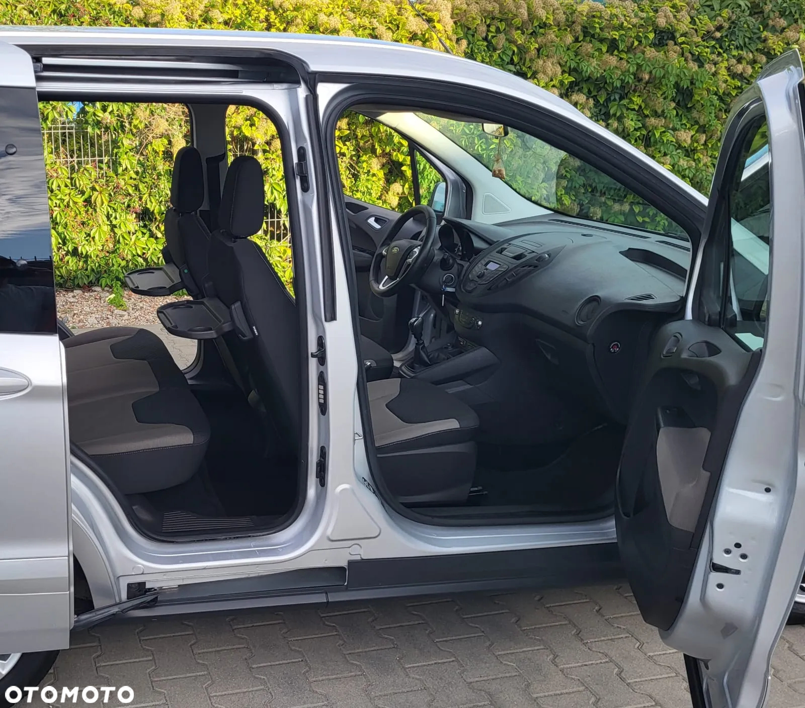 Ford Tourneo Courier ver-1-5-tdci-titanium - 6