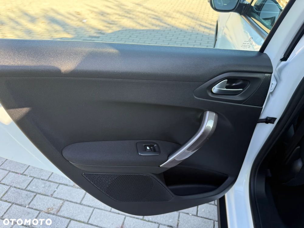 Peugeot 2008 1.2 Pure Tech Style - 19