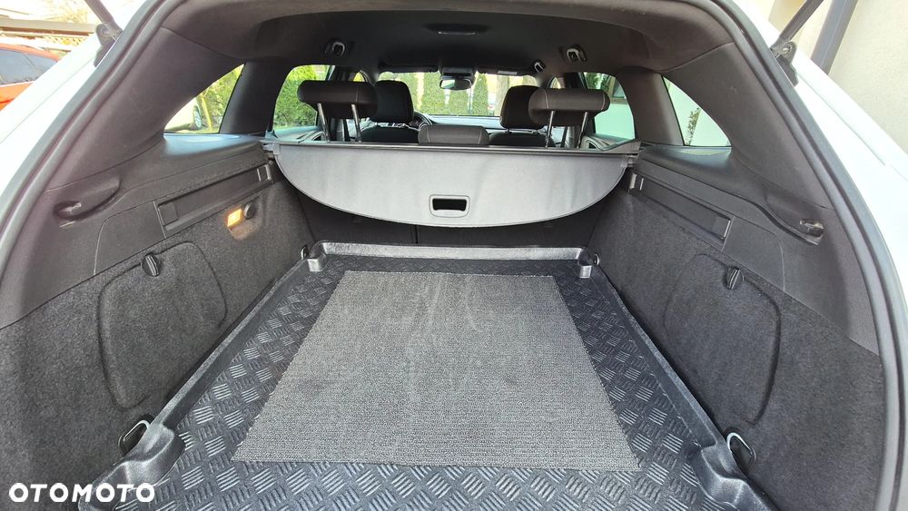 Opel Astra 1.6 T Dynamic S&S - 27