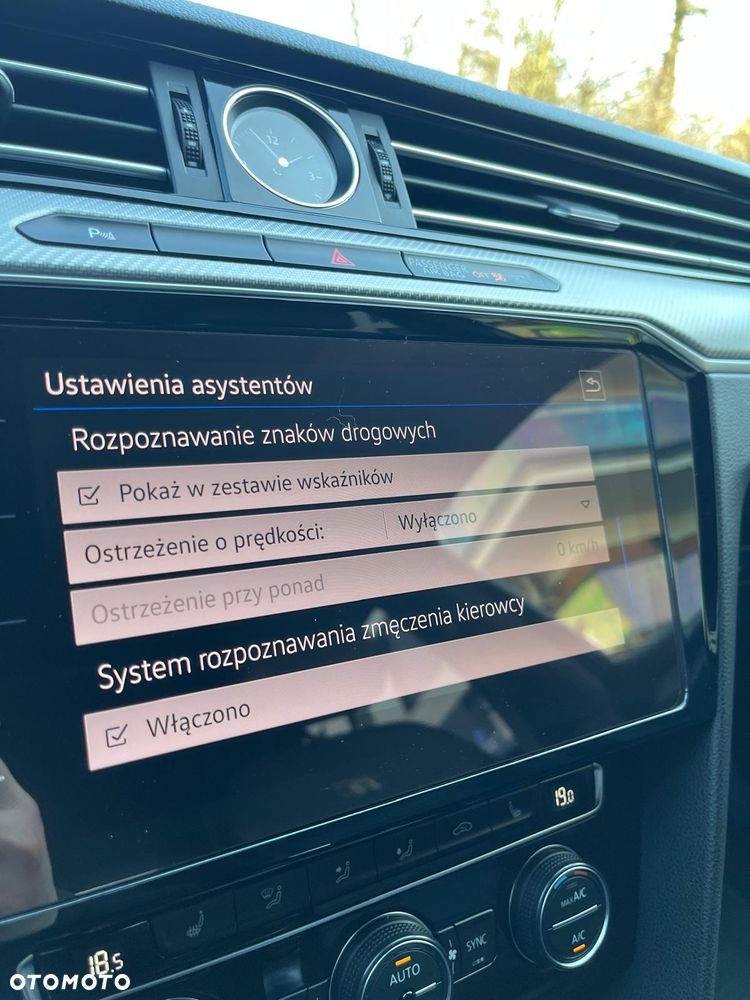 Volkswagen Passat - 36