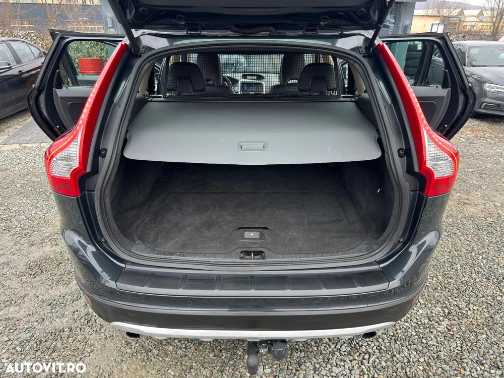 Volvo XC 60 D5 AWD Aut. Momentum - 26