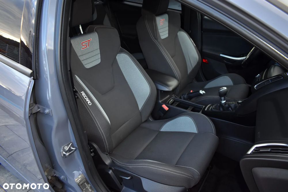 Ford Focus 2.0 TDCi ST - 37