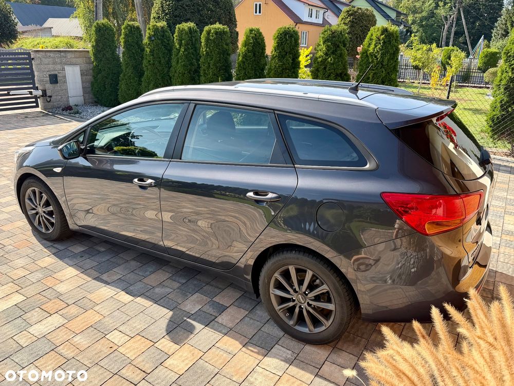 Kia Ceed 1.6 CRDi 136 ISG Vision - 4