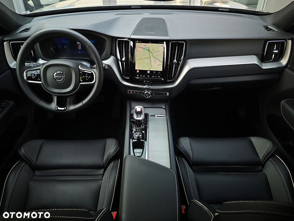 Volvo XC 60 B4 B Plus Dark - 16