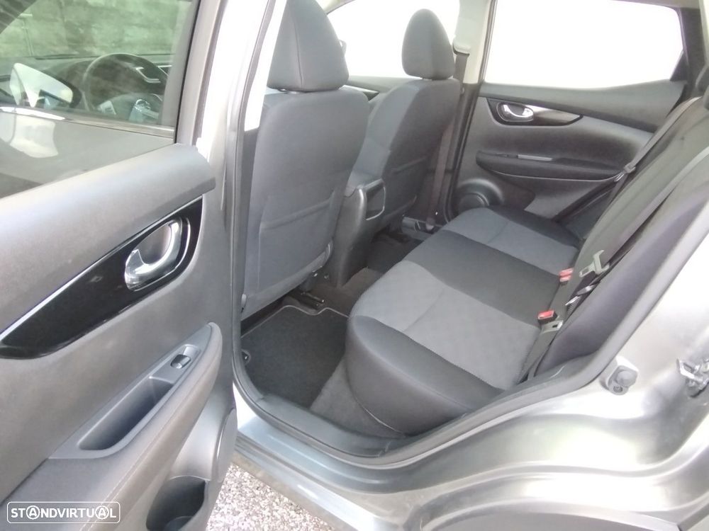Nissan Qashqai 1.6 dCi N-Connecta 18 - 11