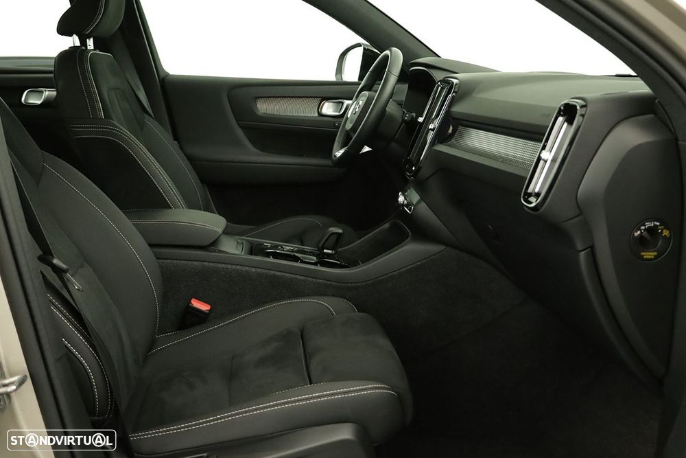 Volvo XC 40 1.5 T2 Plus Dark Auto - 22