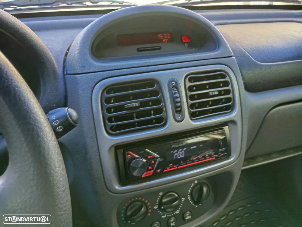 Renault Clio 1.2 RXE - 4