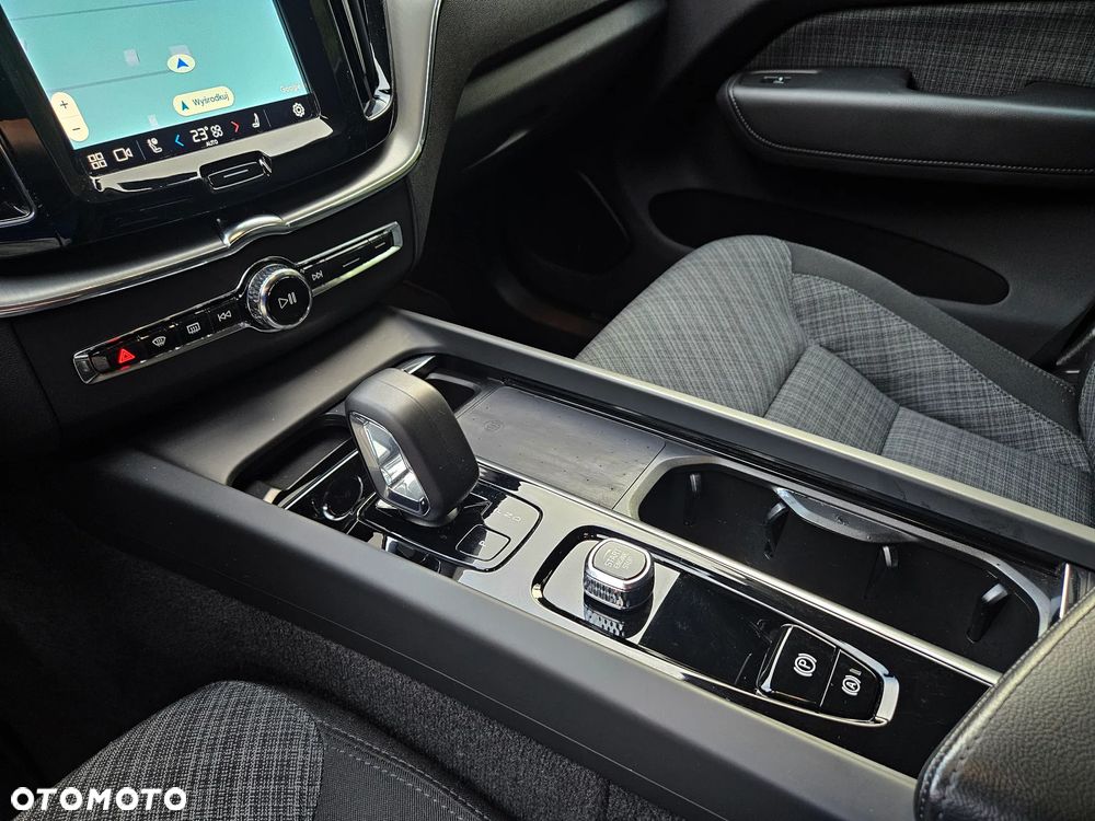 Volvo XC 60 B4 B Plus Bright - 34