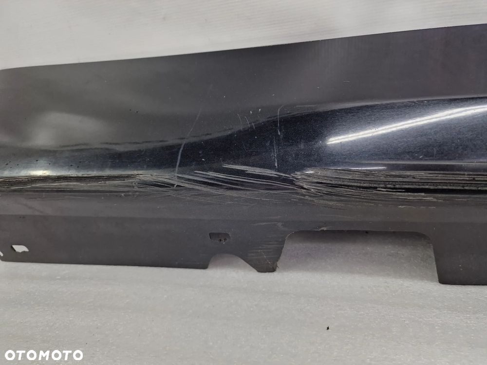 BMW E90 / E91 05- PRAWA LISTWA PROGOWA / NAKŁADKA PROGU , NR 5171-7062298 , NR AUKCJI PR433 - 5