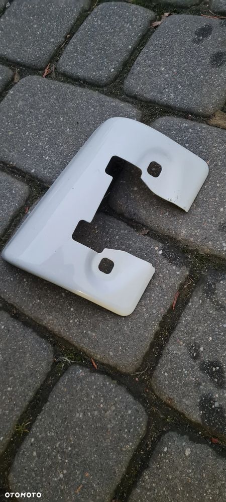 IVECO DAILY IV 14- OSŁONA ZAWIASU TYŁ TYLNY LEWY GÓRNY - 2