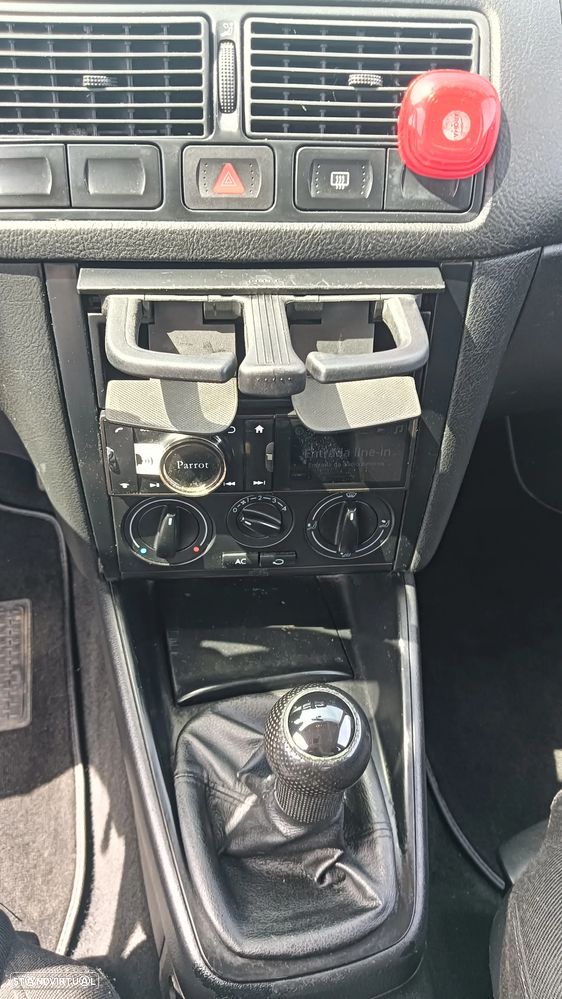 VW Golf 1.9 TDi Highline - 22