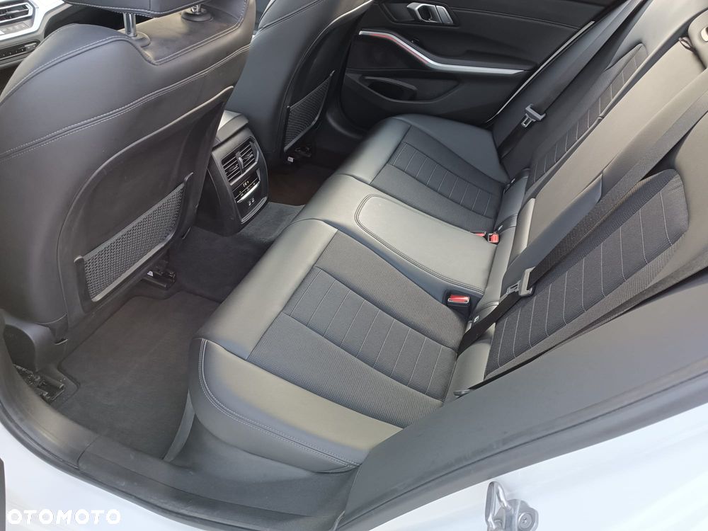 BMW Seria 3 318i Sport Line - 16