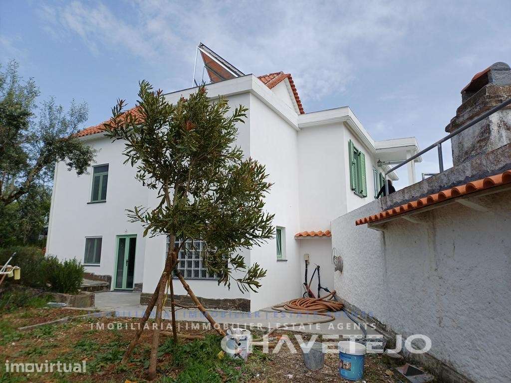 Casa de família renovada com anexos e terreno fértil com bastante á... - Grande imagem: 4/60