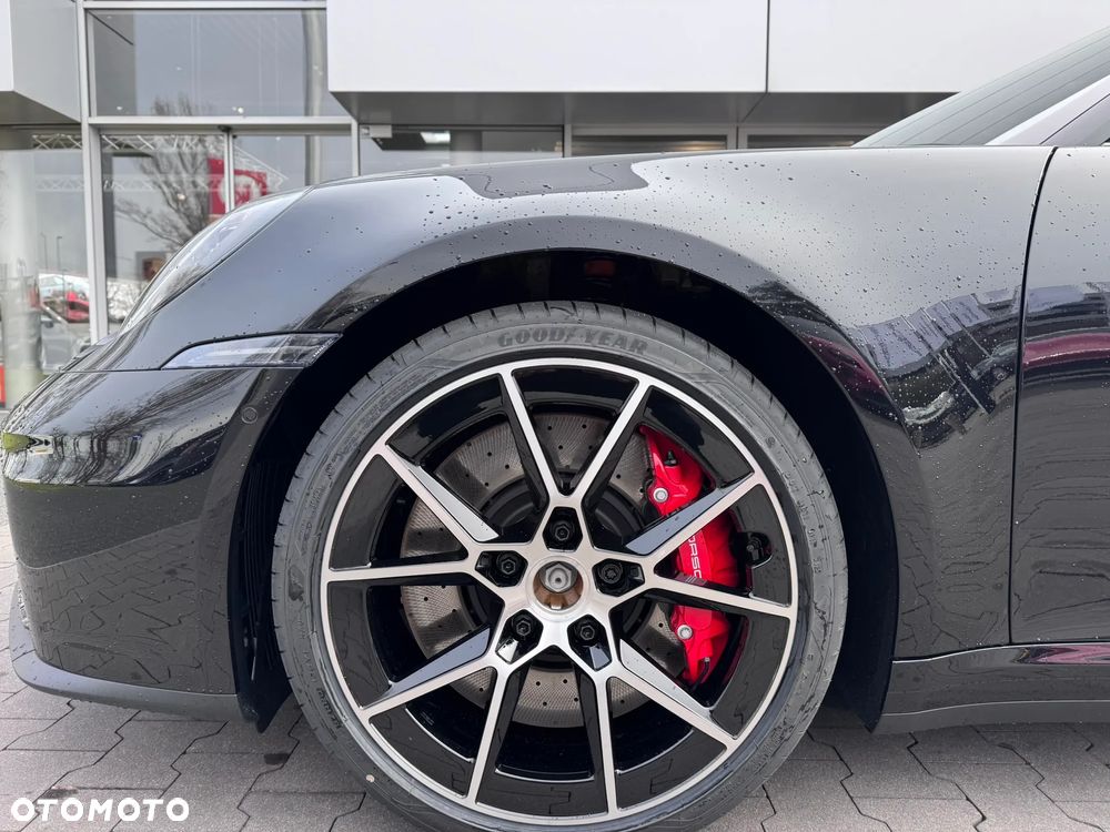 Porsche 911 Carrera 4S - 8