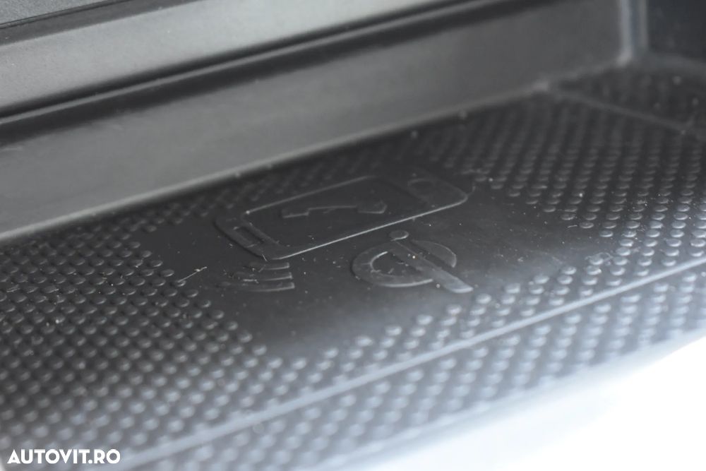 Volkswagen Tiguan 2.0 TDI SCR 4MOTION DSG Elegance - 31