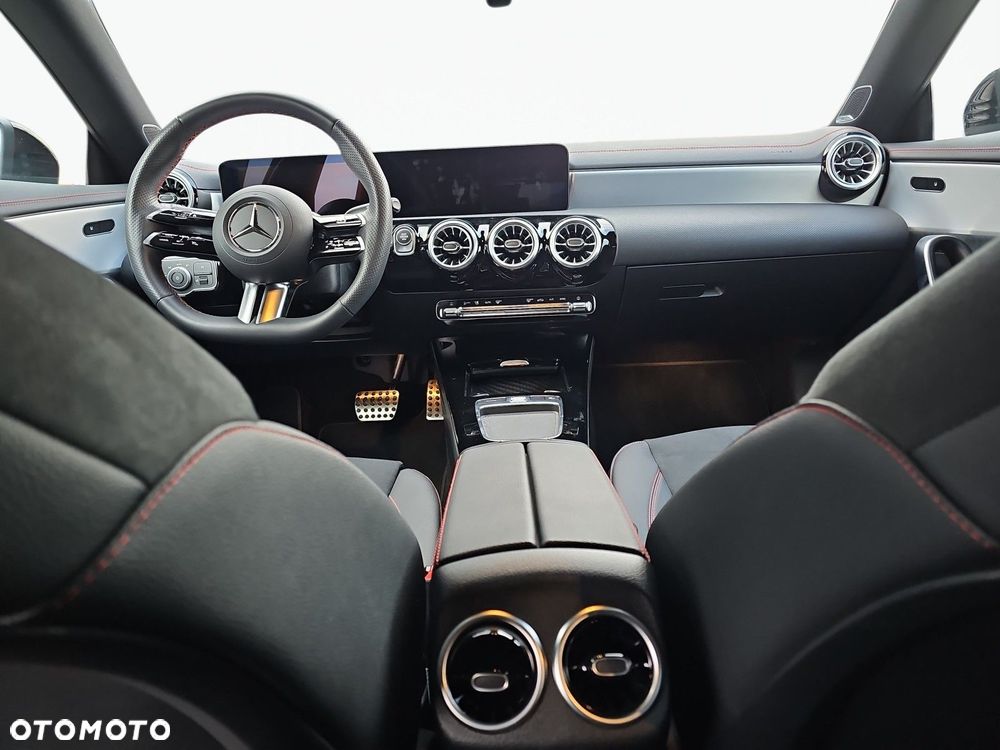 Mercedes-Benz CLA 200 AMG Line 7G-DCT - 14