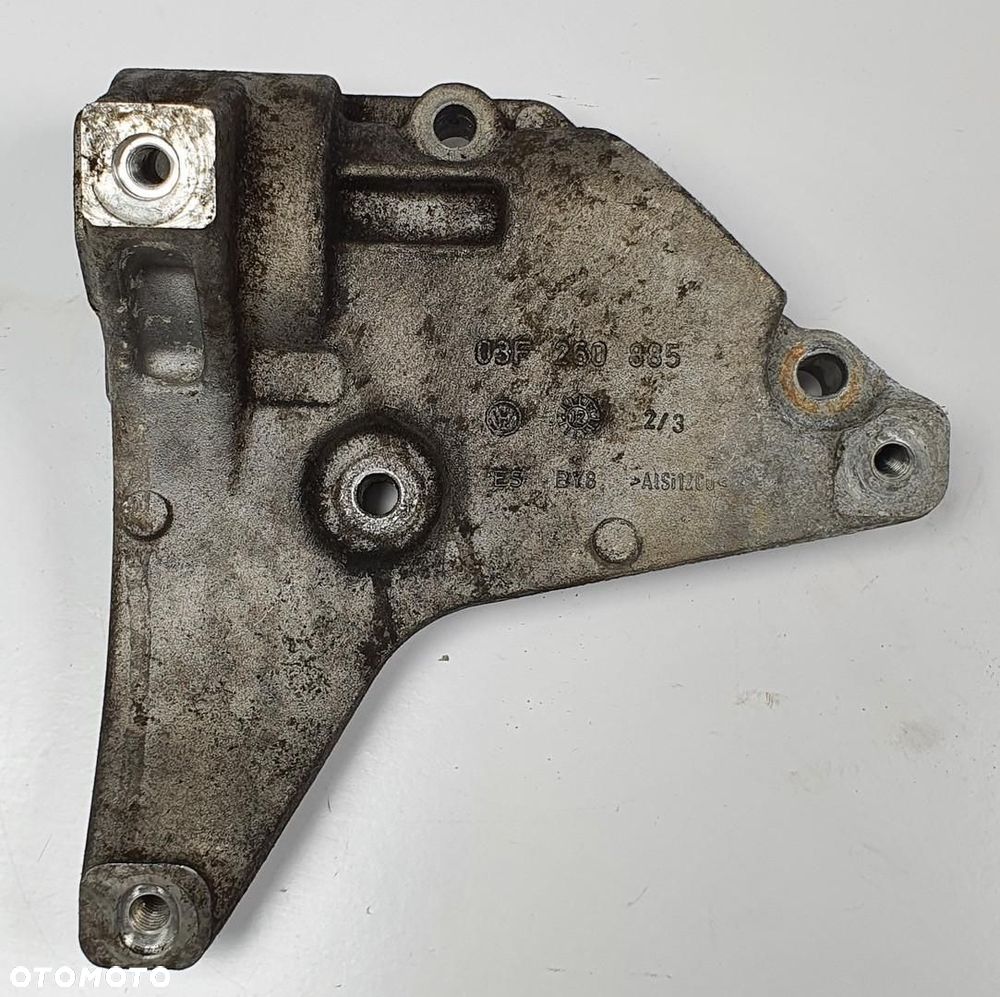 ŁAPA WSPORNIK SPRĘŻARKI VW TOURAN 1.2 TSI 03F260885 - 1