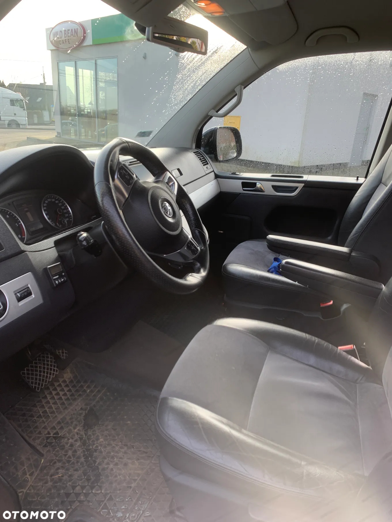 Volkswagen Multivan - 23