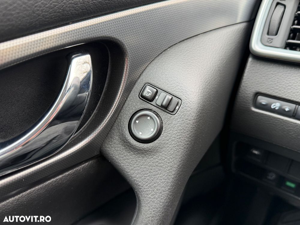 Nissan Qashqai 1.6 DCI Xtronic N-Connecta - 28