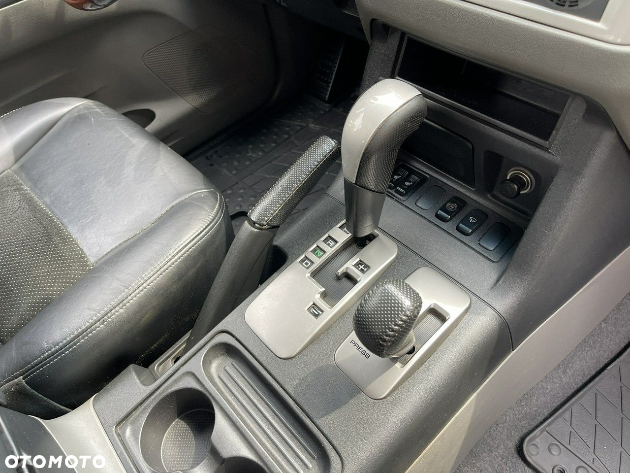 Mitsubishi Pajero - 31
